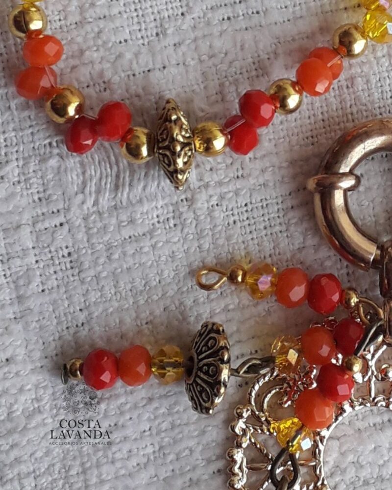 Matinée rojo, naranja, amarillo con estrellas y dije de mandala